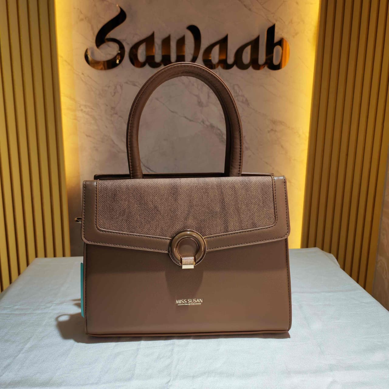 MISS SUSAN Elegant Brown Top-Handle Handbag with Circular Clasp MISS SUSAN Elegant Brown Top-Handle Handbag with Circular Clasp